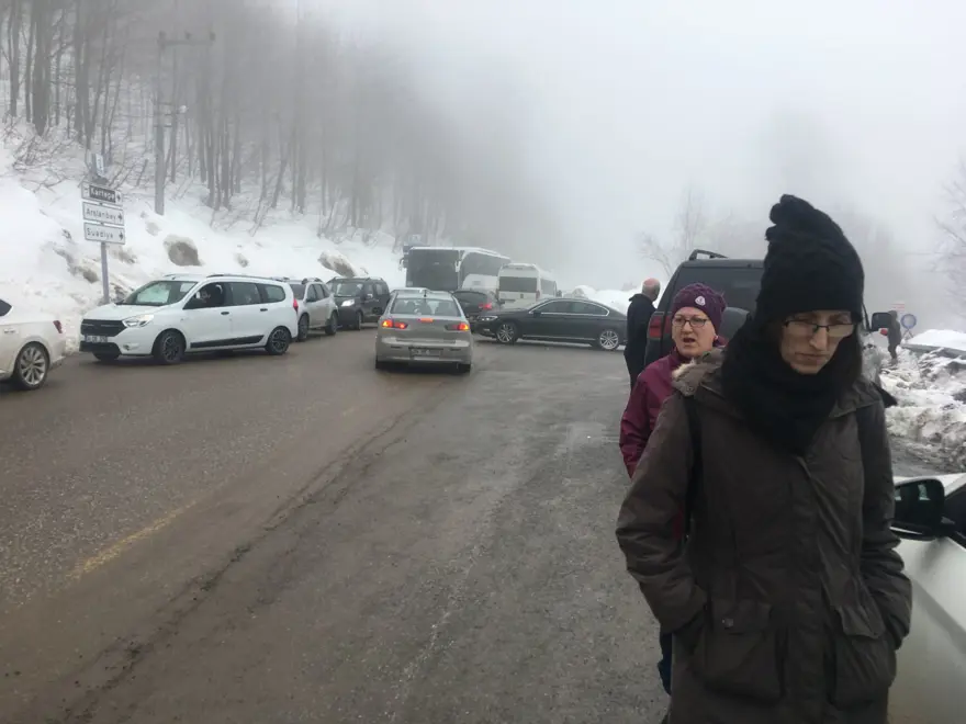 Kartepe yolunda 3 kilometrelik araç kuyruğu 8