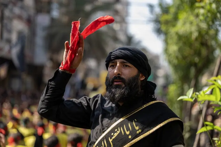 Şii'ler Kerbela şehitleri için yasta 6