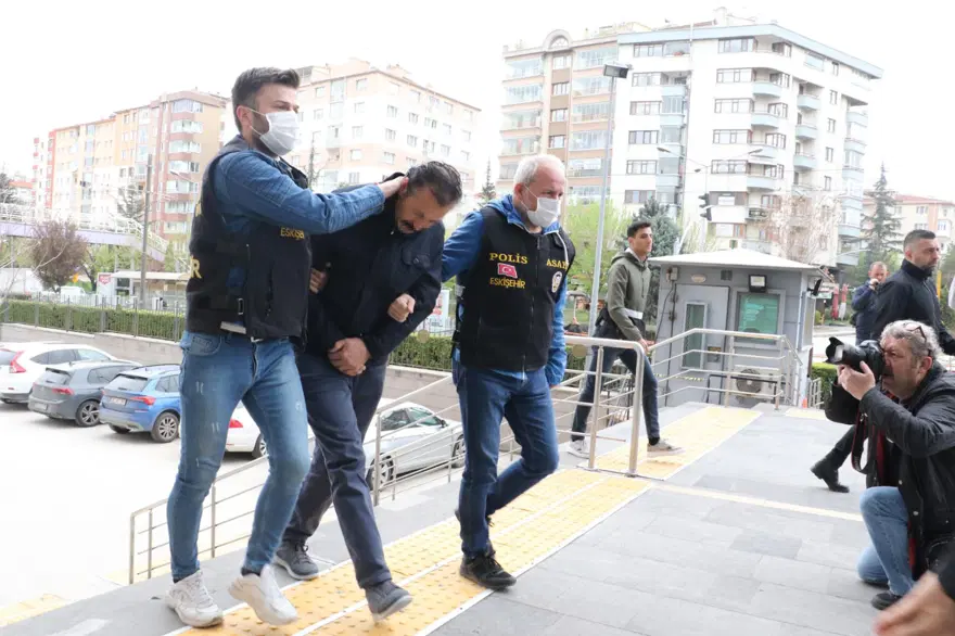 MİT ve devlet görevlisi yalanı ile dolandırıcılığa 150 yıl hapis istemi 4 MİT ve devlet görevlisi yalanı ile dolandırıcılığa 150 yıl hapis istemi 4