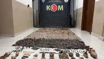 İhbar polisleri harekete geçirdi: Binlerce tarihi eser çıktı