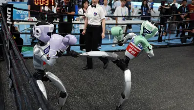 Futbol, atletizm ve kick boks: Robotlar arenada yarıştı