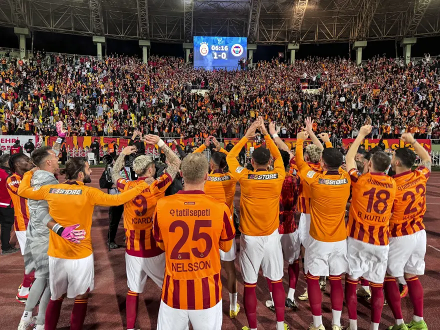GALATASARAY TAM KADRO GELDİ 3 GALATASARAY TAM KADRO GELDİ 3