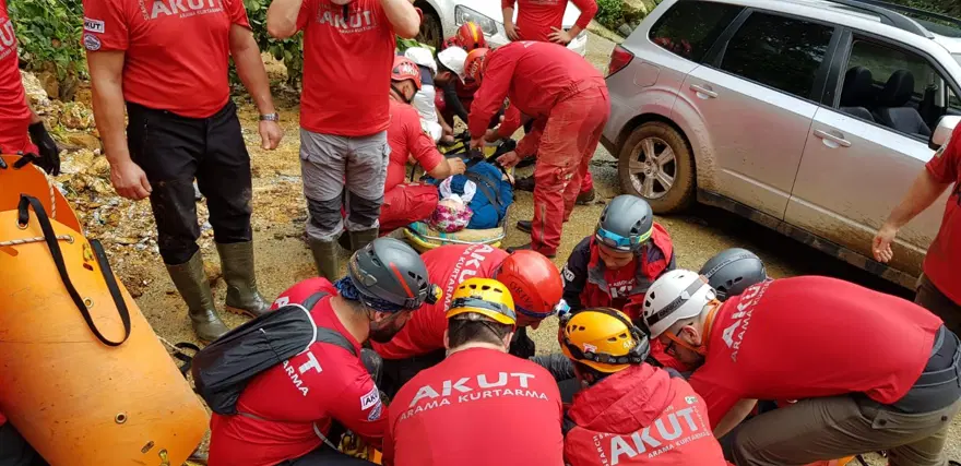 Rize'deki sel felaketinin hasarı gün ağarınca ortaya çıktı 17 Rize'deki sel felaketinin hasarı gün ağarınca ortaya çıktı 17