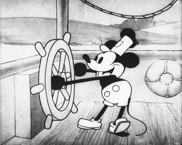 Disney'in ilk Mickey ve Minnie Mouse karakterleri kamu malı oldu