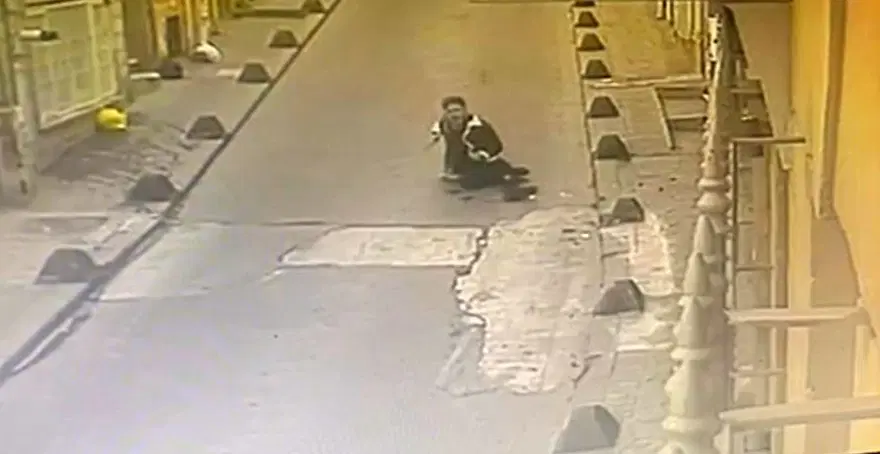 ARKASINDAN YAKLAŞIP BACAĞINDAN VURDU 3 ARKASINDAN YAKLAŞIP BACAĞINDAN VURDU 3