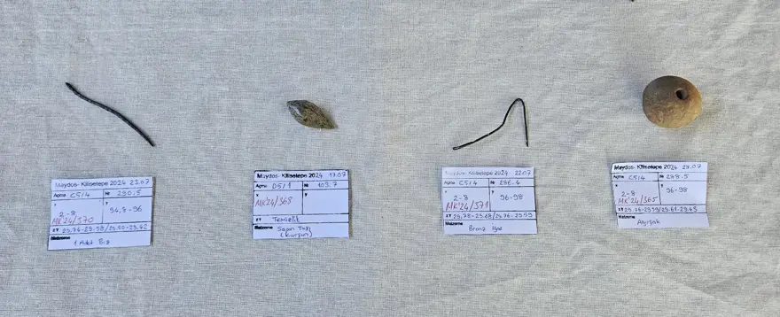 Çanakkale'deki kazıda yaklaşık 3400 yıllık kurşun sapan taşı bulundu 