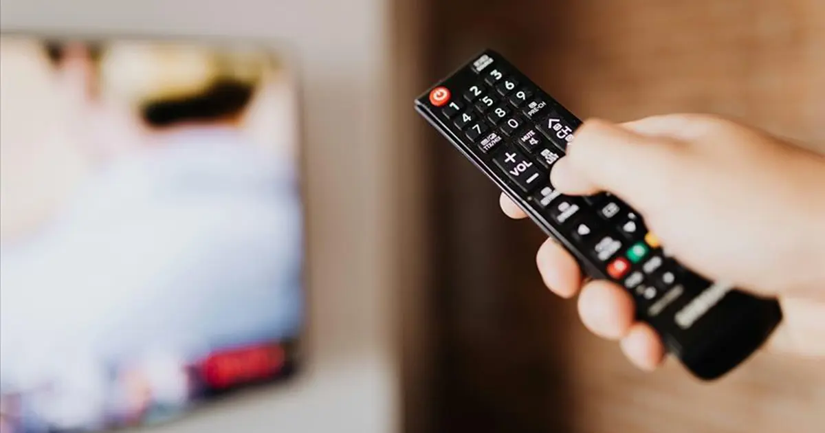 Günde yaklaşık 4 saat televizyon izleniyor