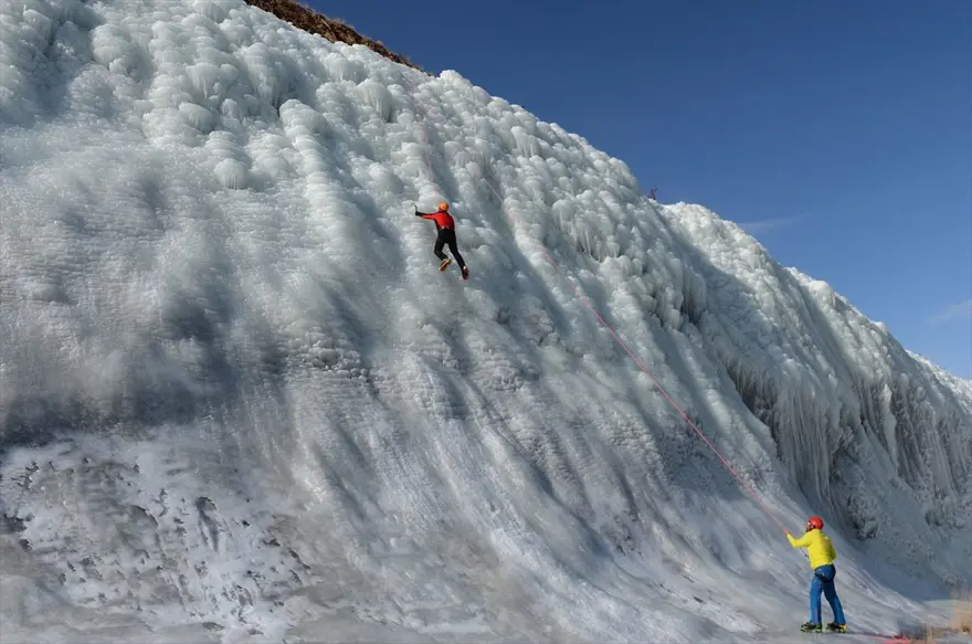 Palandöken'deki yapay buz parkı adrenalin tutkunlarını bekliyor 1