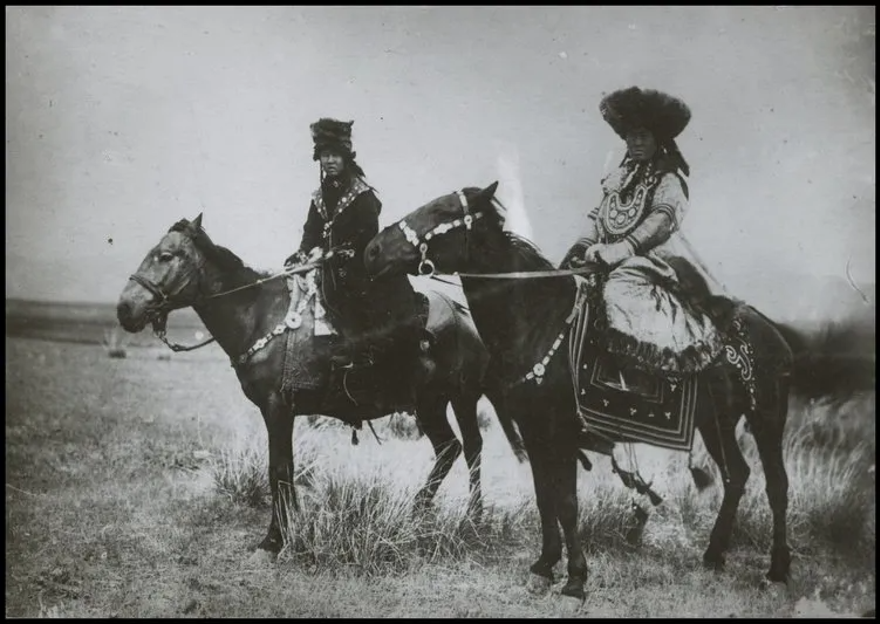 Bilim kurgu değil Türk boylarının 111 yıllık fotoğrafları. Gizemli heykeller, gelişmiş aletler, tanıdık kıyafetler (106 fotoğrafla gizemli Türk tarihi) 86