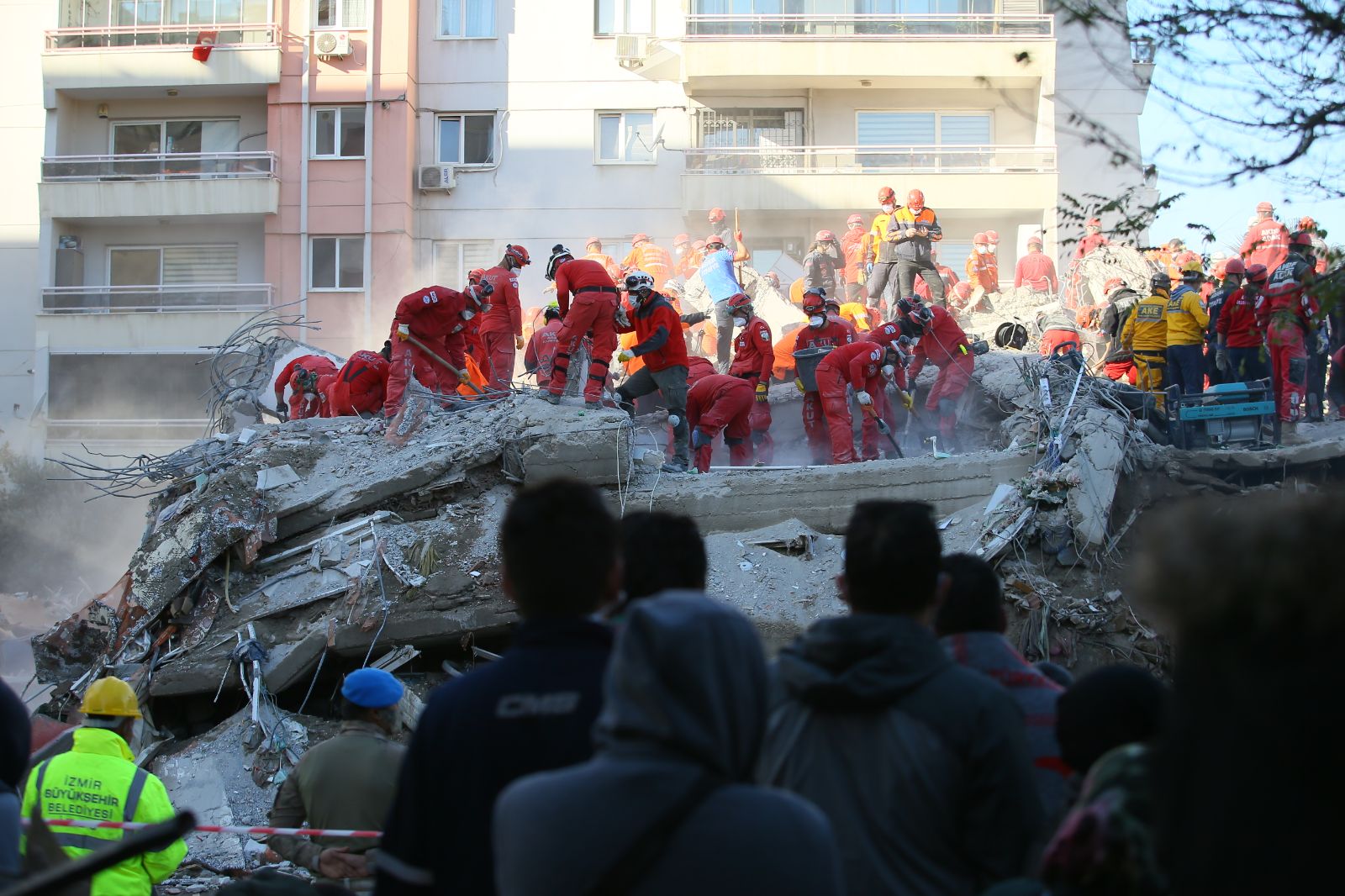 İzmir Seferihisar açıklarında 6,6 büyüklüğünde deprem: 114 can kaybı