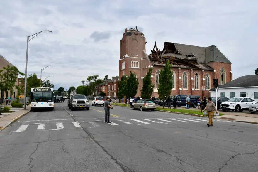 New York’u hortum vurdu: 1 kişi öldü, acil durum ilan edildi 6