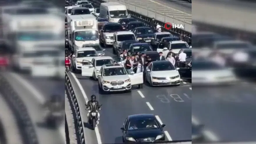 İstanbul’da E-5’i kilitleyenhalay 4 İstanbul’da E-5’i kilitleyenhalay 4