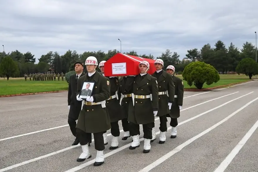 ASKERİ TÖREN DÜZENLENDİ 3 ASKERİ TÖREN DÜZENLENDİ 3