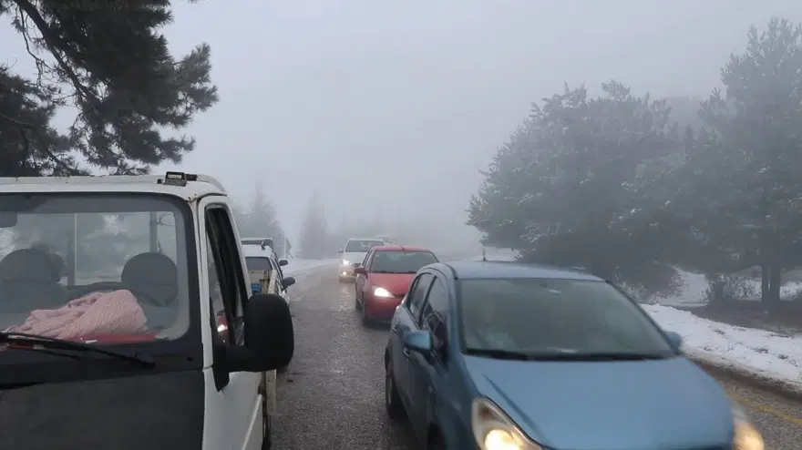 Kar ve sisin birleşimi mest etti: Ailesiyle vakit geçirmek isteyen oraya akın etti 3 Kar ve sisin birleşimi mest etti: Ailesiyle vakit geçirmek isteyen oraya akın etti 3