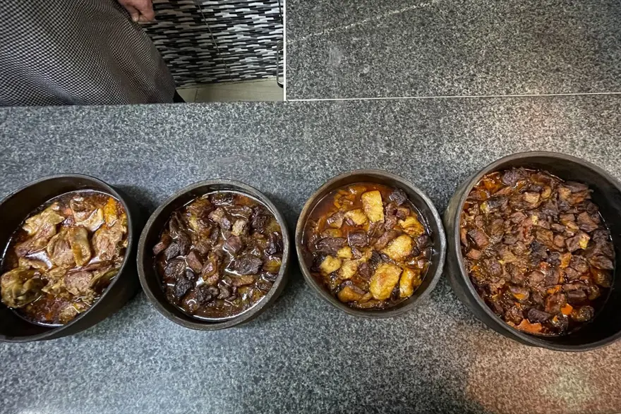 Erkeç etinin fırında 6 saatte lokuma dönüştüğü lezzet: Tavşanlı güveci 6