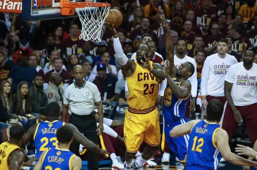 Cavaliers öne geçti , LeBron rekor kırdı 8