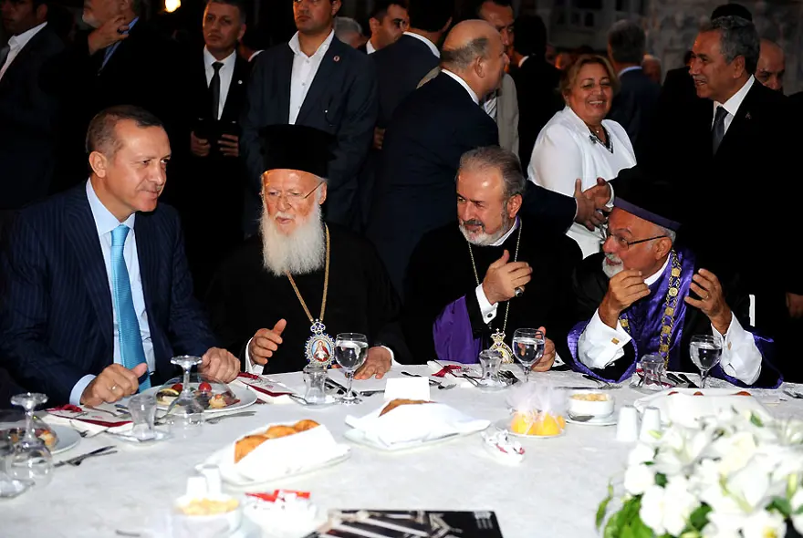 Azınlık temsilcileriyle iftar 9