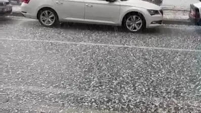 Meteoroloji uyarmıştı: Saniyeler içinde beyaza büründü