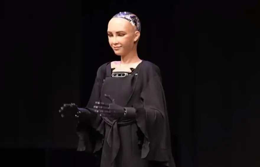 Sosyal medya Oğuzhan Uğur'un programına katılan Robot Sophia'yı konuşuyor (Robot Sophia ne zaman, hangi ülkede, kim tarafından yapıldı?) 2