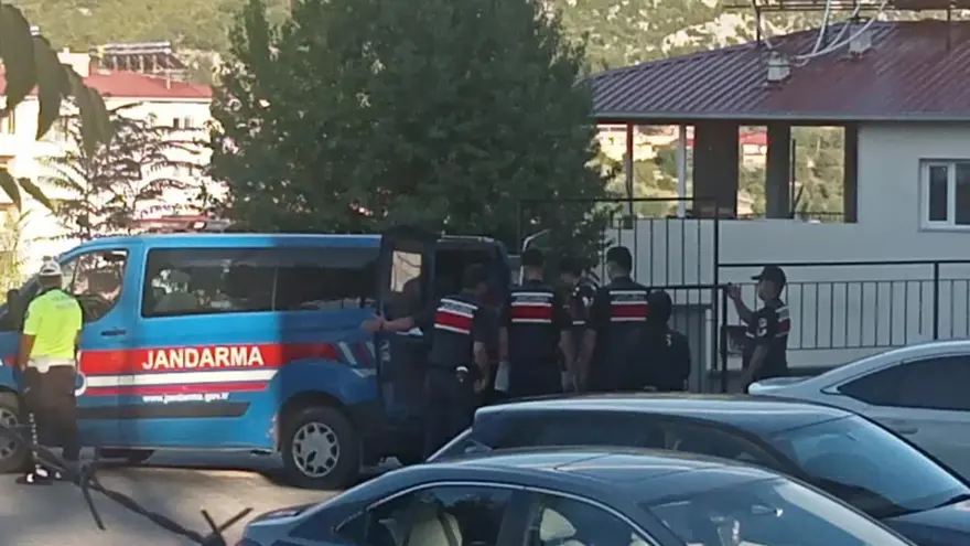 Engelli çobana sopalı işkence: Biri dövdü, diğeri kayda aldı 6
