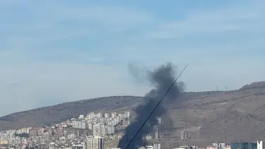 İzmir'de inşaat atıklarından yangın çıktı