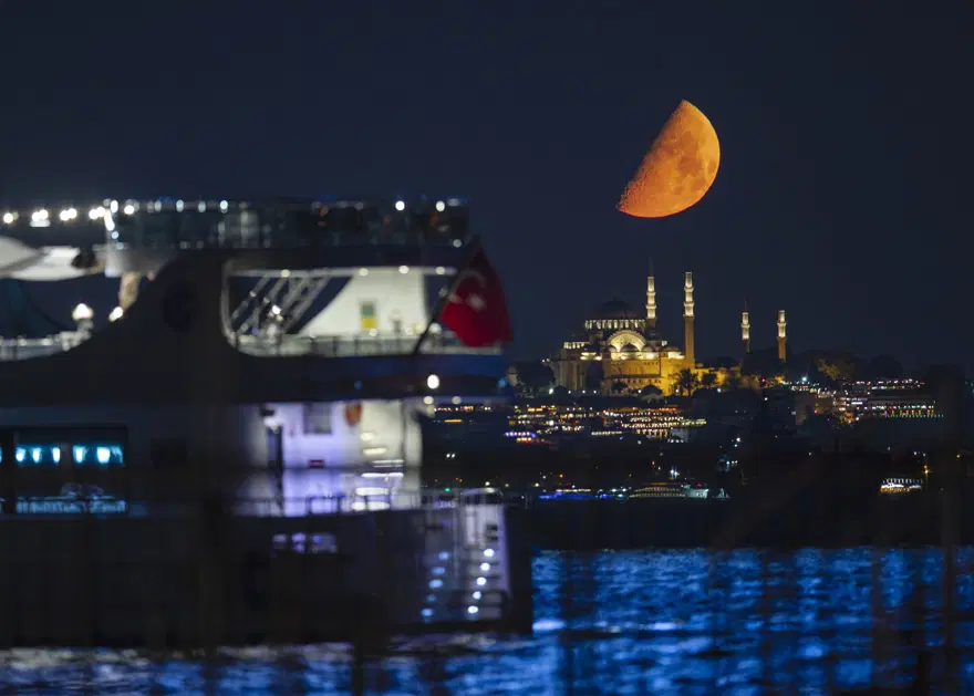 İstanbul'da yarım ay manzaraları 3