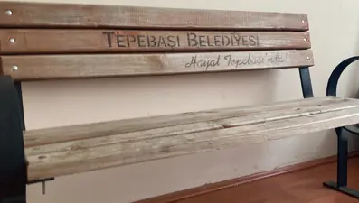 Eski sevgilisiyle anısı olan bankı evine götürdü, belediye çağrı yaptı