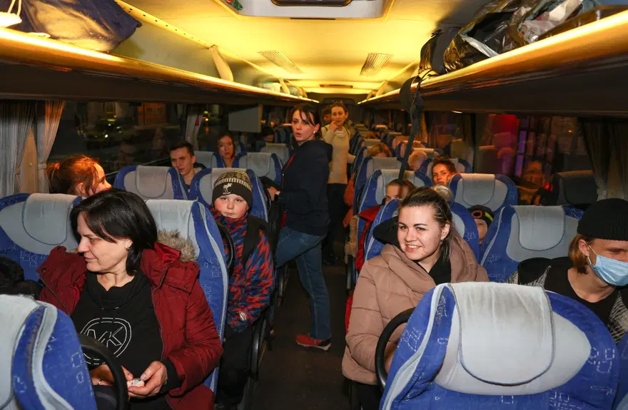 Savaştan kaçan Ukraynalı kadın ve çocuklar İzmir'e geldi 17