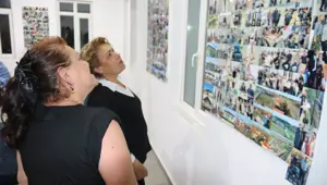 Köyün hafızasını gelecek nesillere taşıyorlar: Fotoğraflarla süslediler