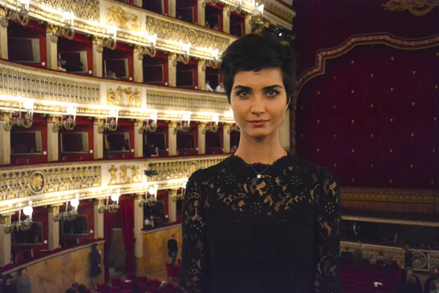 Oyuncu Tuba Büyüküstün'e Vatikan'da ödül 8