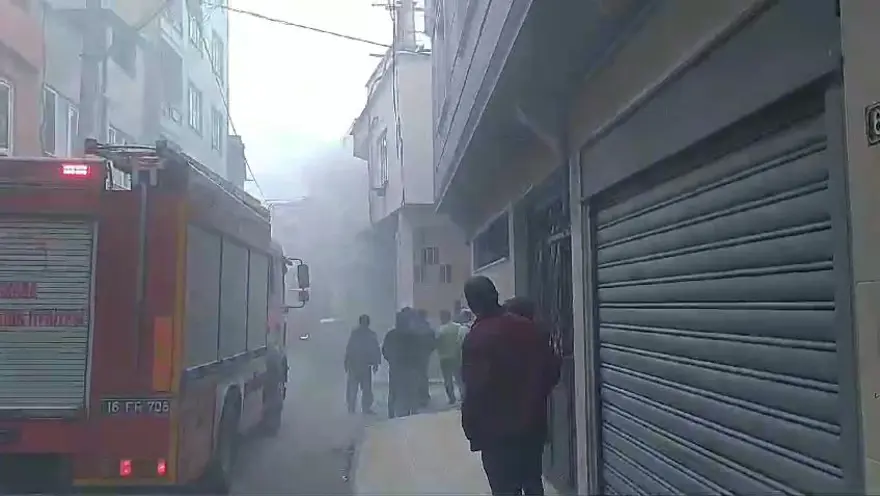 Prizde unutulan elektrikli battaniye evi yaktı: 1 yaralı 3