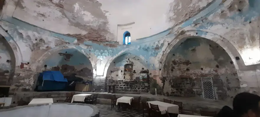 500 yıllıkDeva Hamamı talan edildi 1