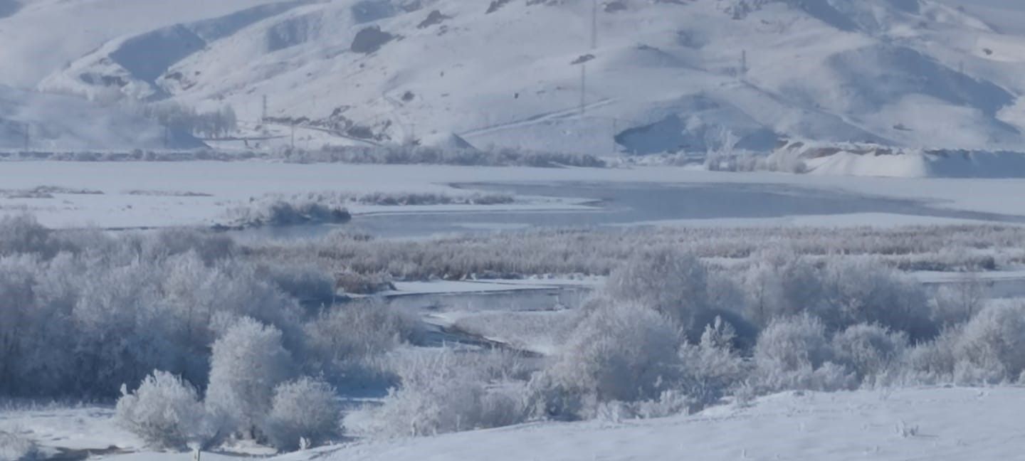 Erzurum'da eksi 25 derecede HES göleti buz tuttu