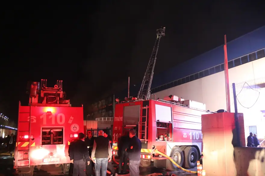 Kocaeli'de otomobil parçası üreten fabrikada yangın 15