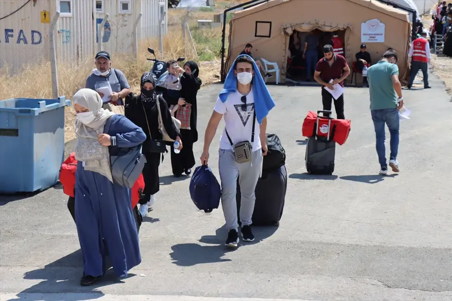 Binlerce Suriyeli bayram için ülkesine döndü 10