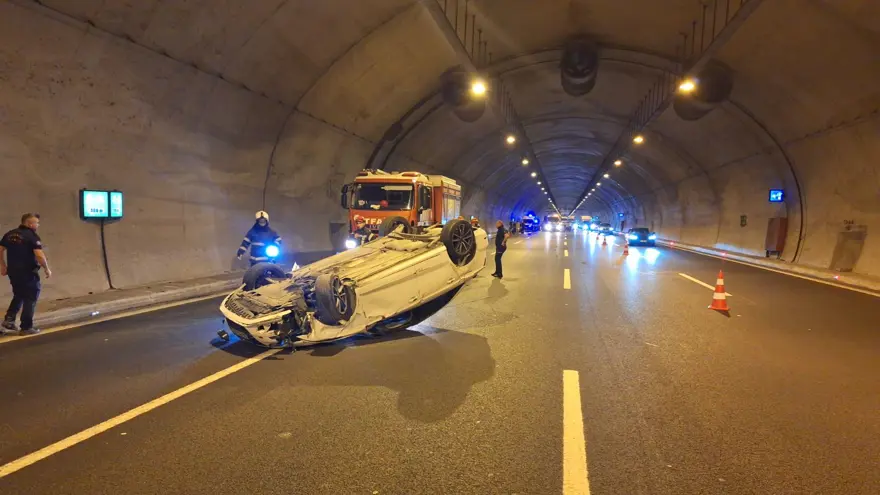 Kuzey Marmara Otoyolu'nda tünelde 3 araç birbirine girdi 5