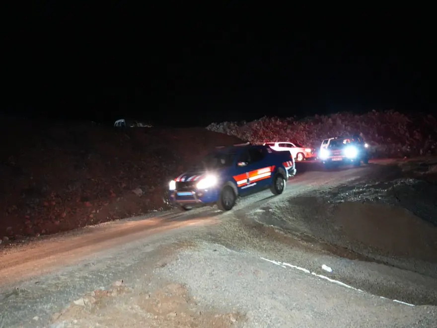 Jandarma, AFAD ve Türk Hava Kuvvetleri teyakkuza geçti: Radara girip kaybolan cisim aranıyor 4