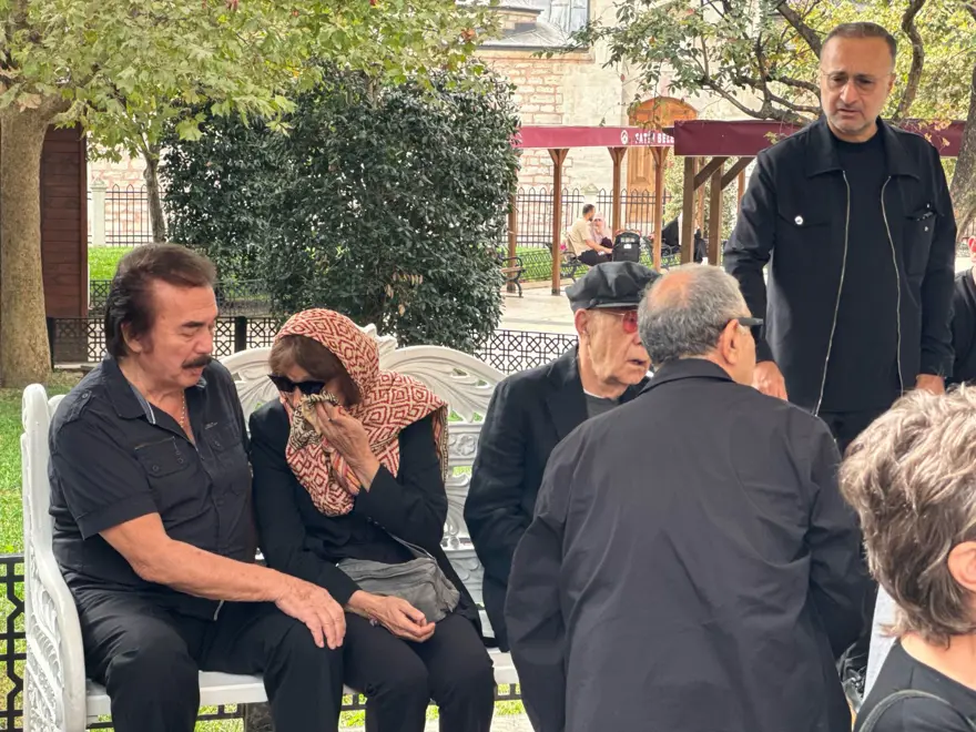 Mazhar Alanson'un kızı Eda Alanson son yolculuğuna uğurlandı 4