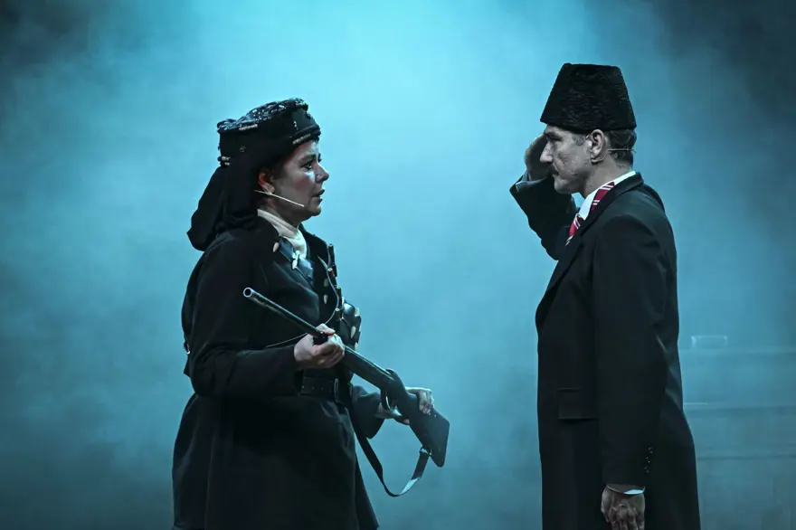 "Cumhuriyete Doğru" oyunu Ankara'da "perde" dedi 9 "Cumhuriyete Doğru" oyunu Ankara'da "perde" dedi 9