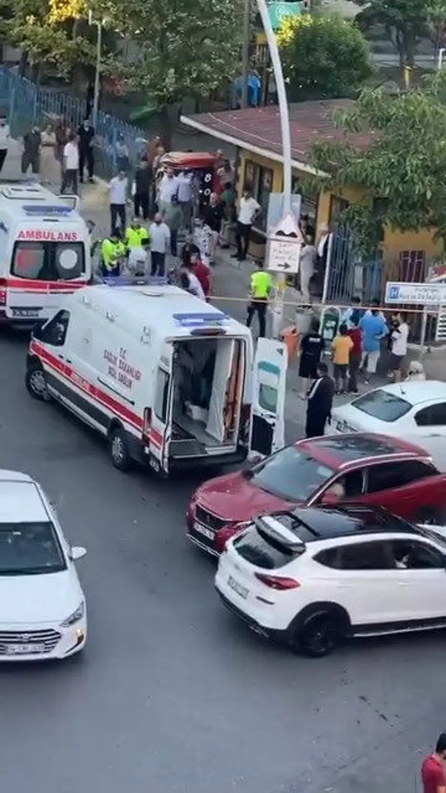Sultangazi'de kardeşler arasında alacak verecek kavgası: Babası ve kardeşini silahla yaraladı 8
