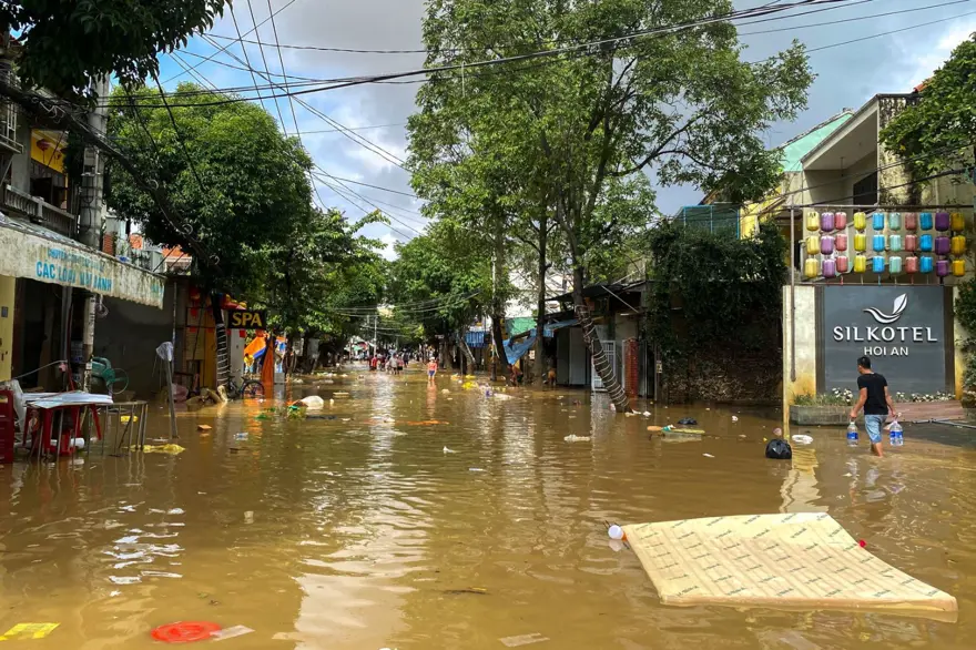 Vietnam’daki sel felaketinde ölü sayısı 13’e yükseldi 1 Vietnam’daki sel felaketinde ölü sayısı 13’e yükseldi 1