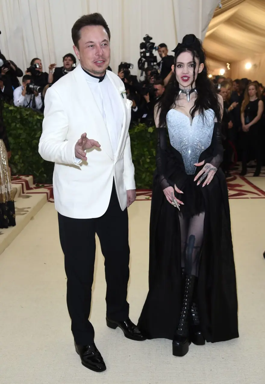 Elon Musk'ın sevgilisi Grimes yeni albümünü anlattı: Yapay zekanın uzay operası olacak 4