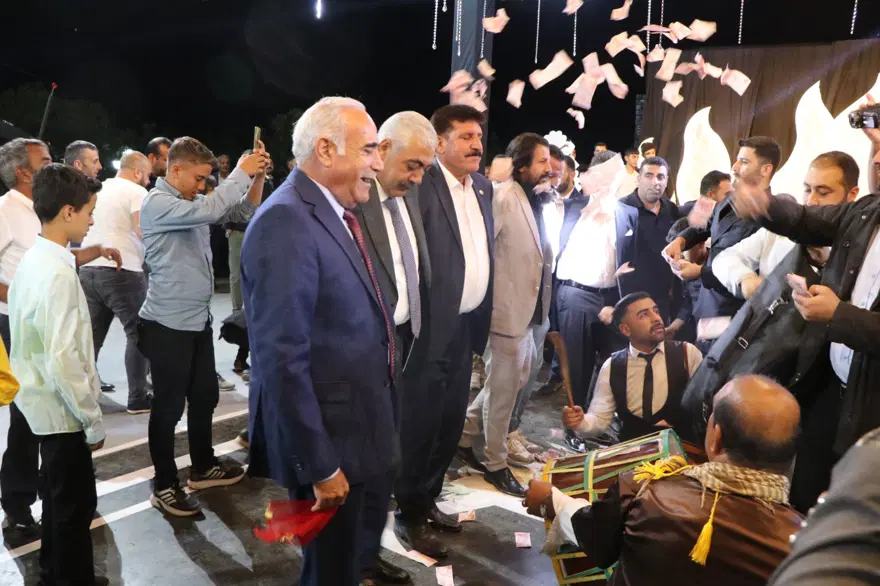 Ağırlığından hareket edemedi: 6 kilo altın ve paralar iki valize sığabildi 2 Ağırlığından hareket edemedi: 6 kilo altın ve paralar iki valize sığabildi 2