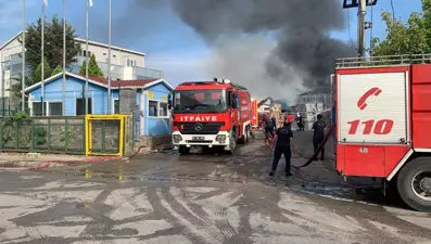 Kocaeli'de geri dönüşüm tesisinde yangın