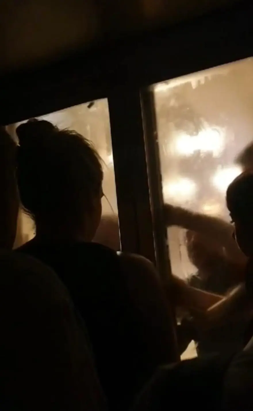 İstanbul'da korku dolu anlar! 6 kişi mahsur kaldı, havasızlıktan fenalaştılar 3