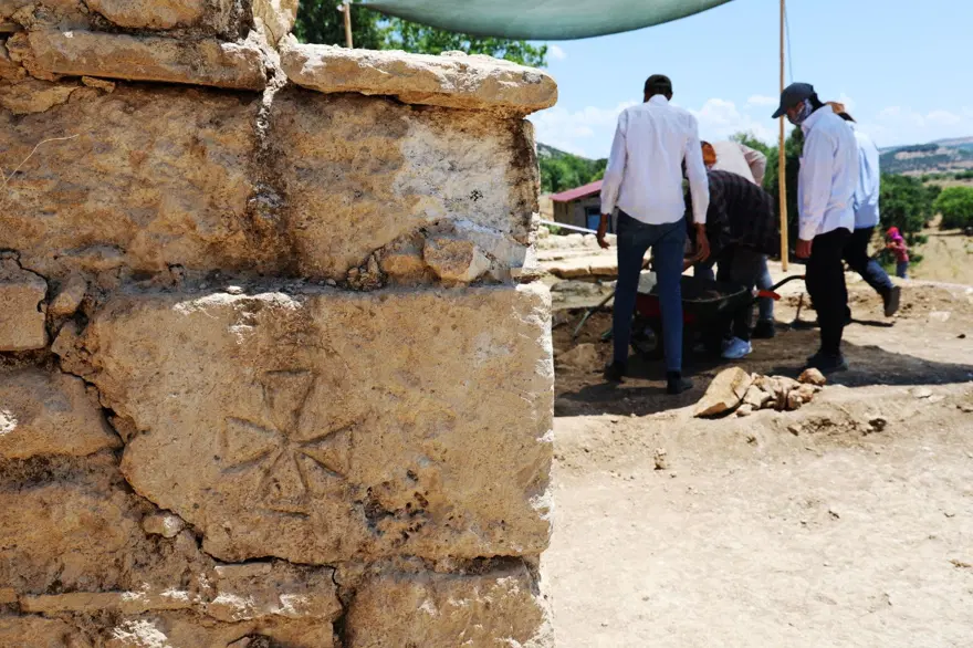 Bin 500 yıllık kilise kalıntısında bulundu! "Amfora" ve "Deniz Yıldızı" 3