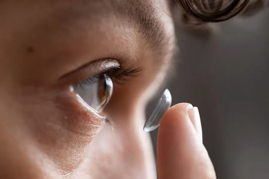 Kontakt lens kullananları bekleyen büyük tehlike! Dakikalar içinde kör ediyor 2 Kontakt lens kullananları bekleyen büyük tehlike! Dakikalar içinde kör ediyor 2