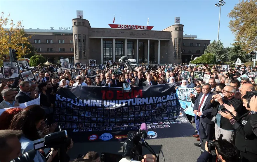 Ankara Garı saldırısında hayatını kaybedenler anıldı Ankara Garı saldırısında hayatını kaybedenler anıldı