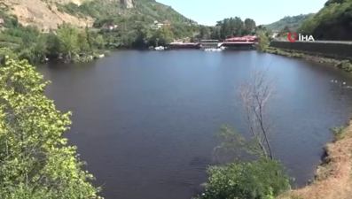 Sera gölü siyaha büründü