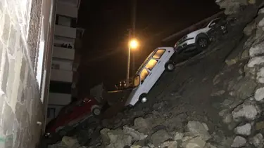 Karabük'te sitenin istinat duvarı çöktü